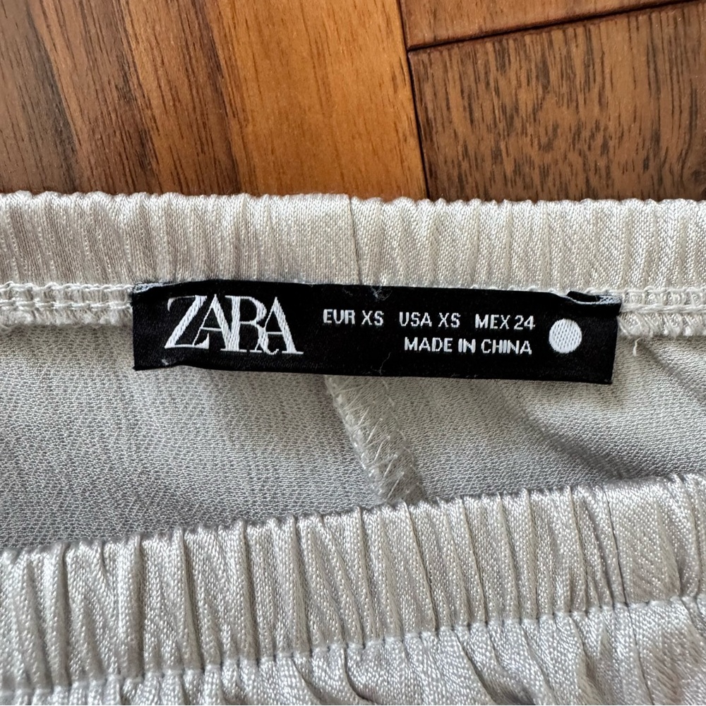 Zara SATIN EFFECT STRAIGHT LEG PANTS SILVER  size XS - Picture 16 of 17